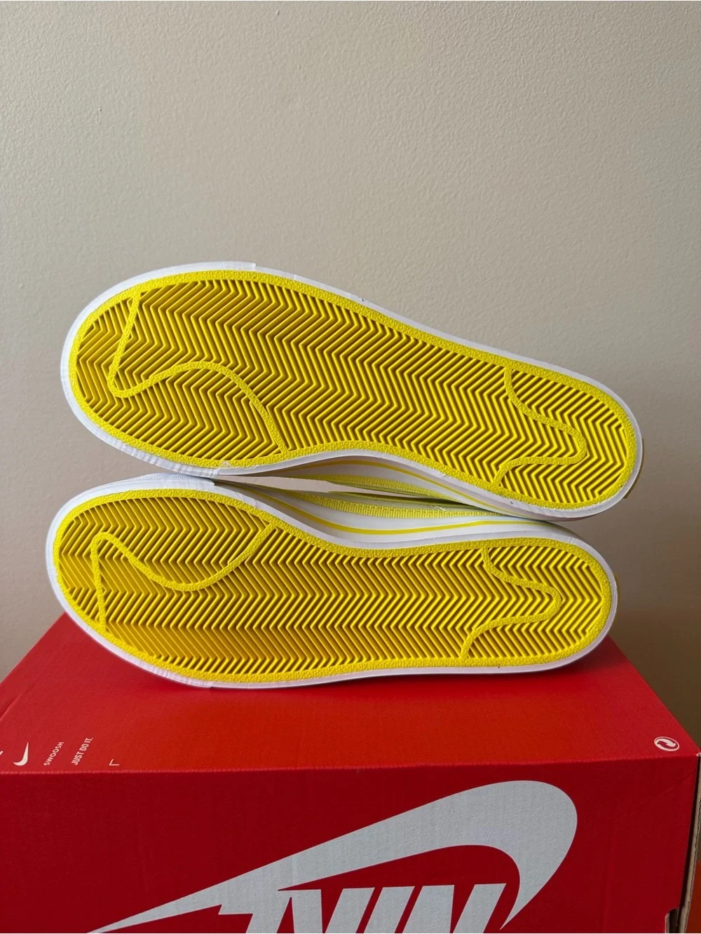 Nike Court Legacy GS Summit White Yellow DA5380-119 Size 5Y